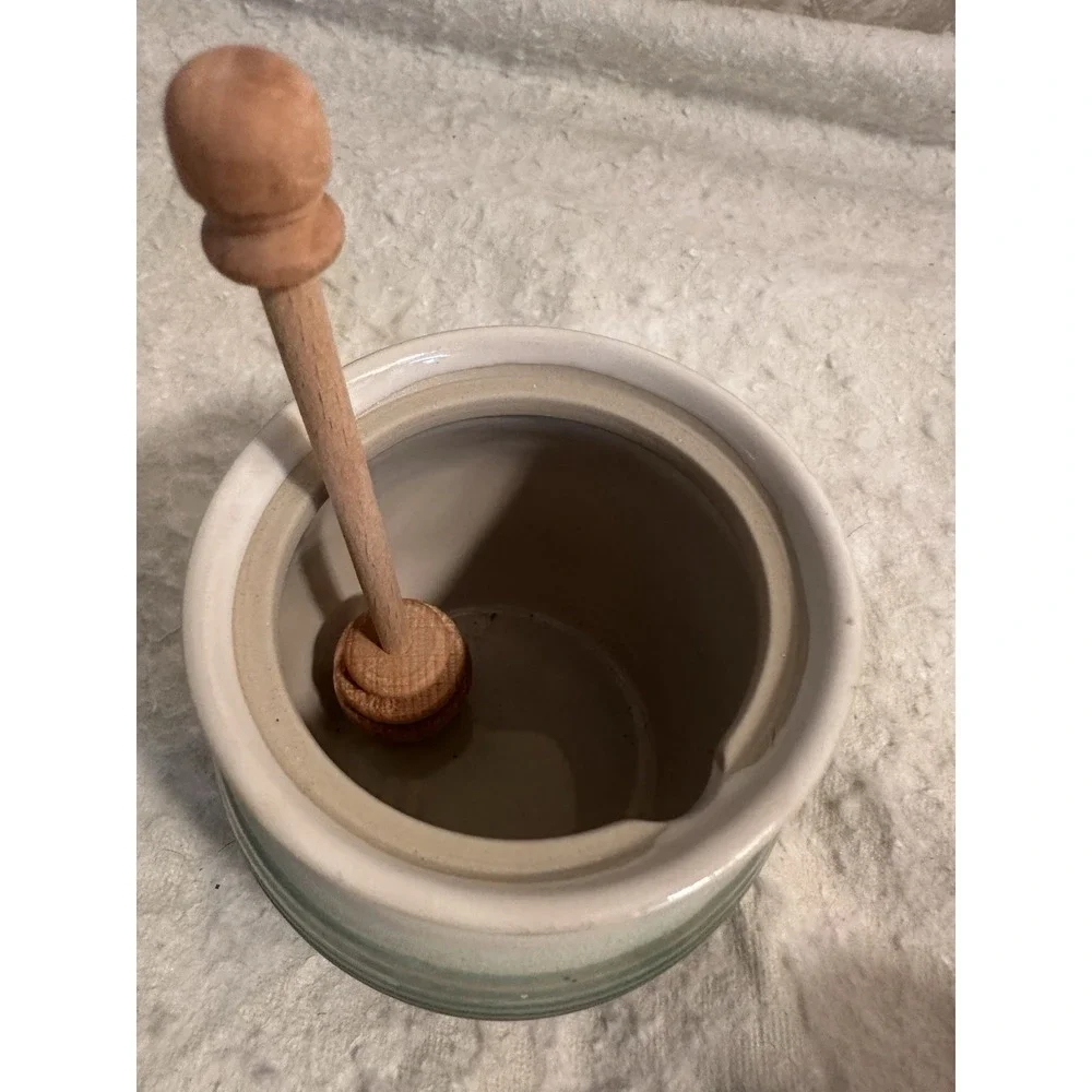 Cracker Barrel Oh Gussie! Honey Pot With Spoon Wand